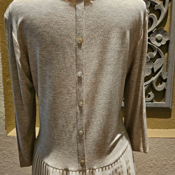 Pebble & Stone S Pleated Back Top Beige Boho Chic Minimalist Chic Layered Blouse - Picture 5 of 11